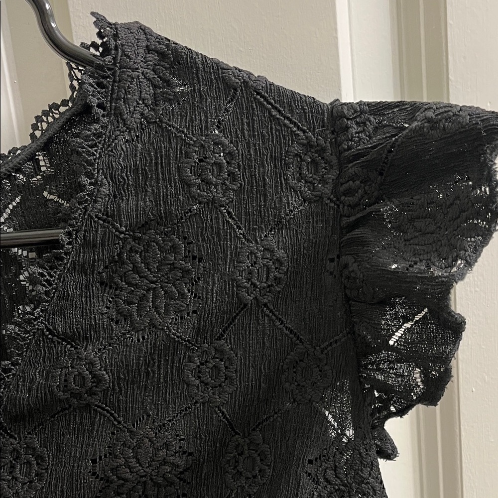 SHEIN Curve Black Lace Flutter Sleeve V-Neck Top - Picture 3 of 3